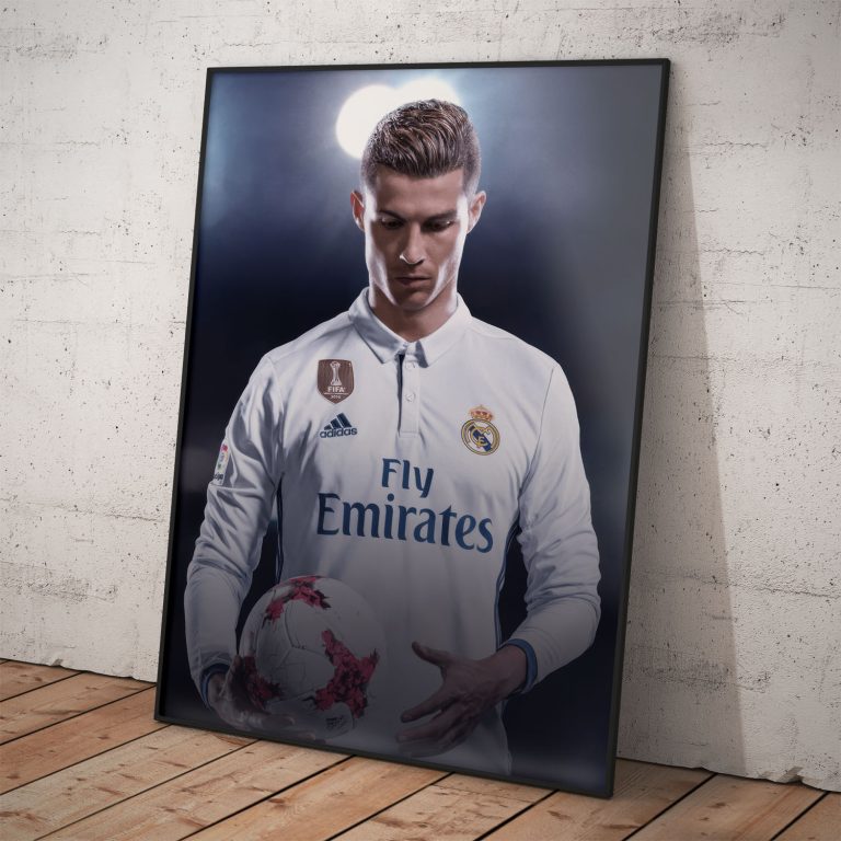 Poster Cristiana Ronalda v drese Real Madrid, dizajnované a vyrobené s dôrazom na detail.