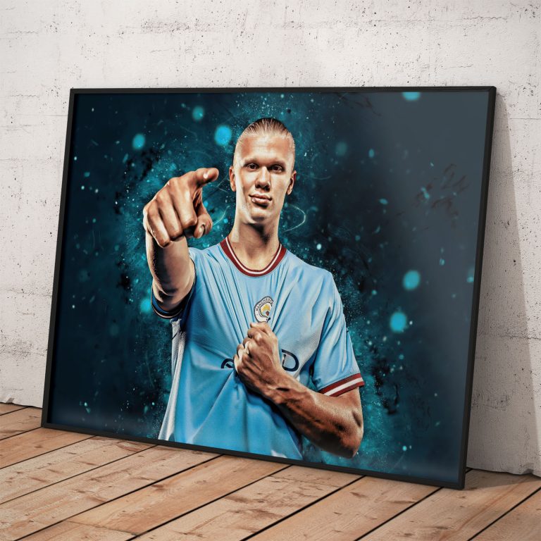 Erling Haaland v drese Manchester City FC na kvalitnom plagáte. Dizajnované a vyrobené s láskou.