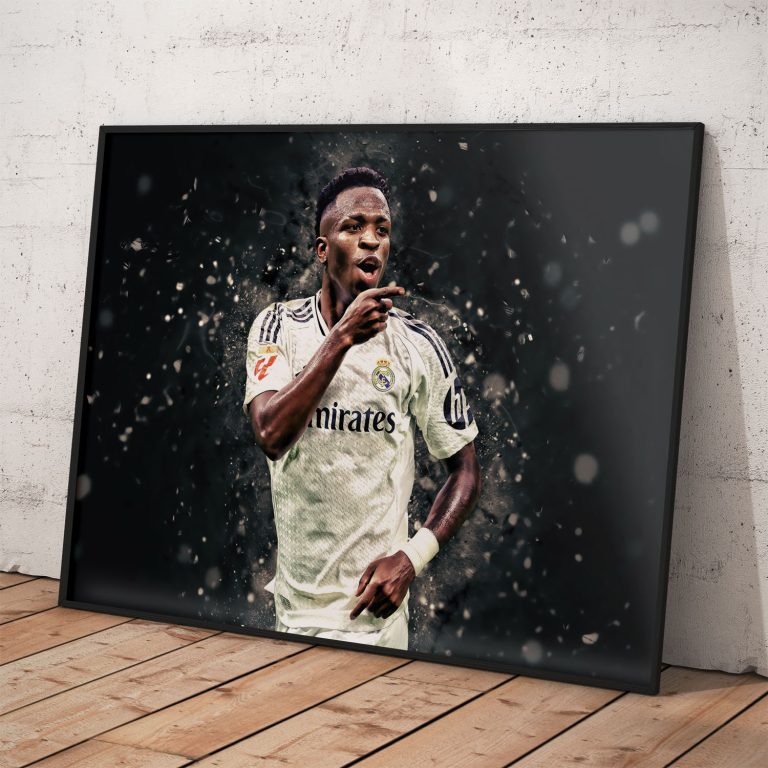 Vinicius Jr. v bielom drese na kvalitnom pololesklom plagáte