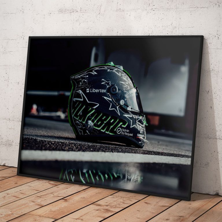 Plagát Nico Hülkenberg s čiernou prilbou, kvalitný pololesklý papier