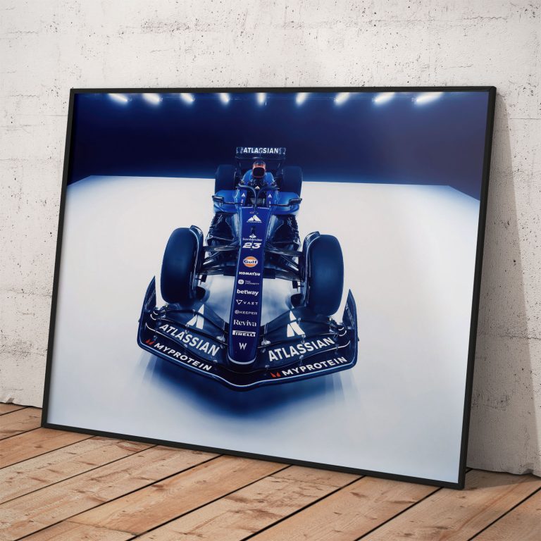 Poster s pohľadom z predu na Williams Racing FW46 na sezónu 2025, kvalitný pololesklý papier, voliteľné hliníkové rámovanie.