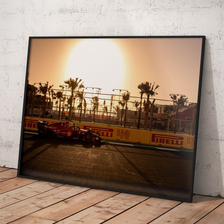 Detailný plagát Scuderia Ferrari na kvalitnom papieri, voliteľné rámovanie v hliníkovom ráme.