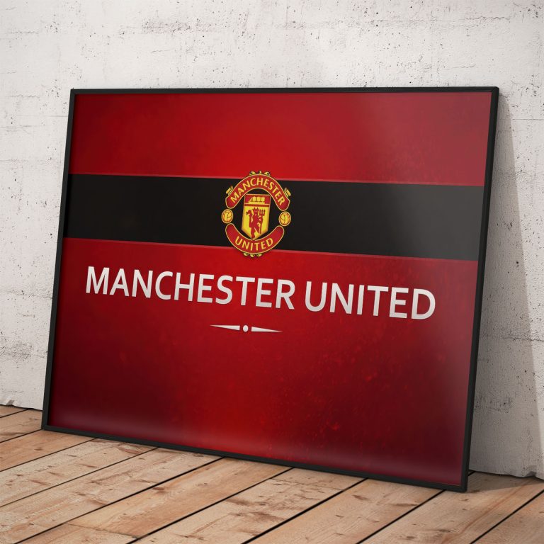 Plagát Manchester United FC na kvalitnom pololesklom papieri s voliteľným hliníkovým rámovaním a antireflexným sklom.