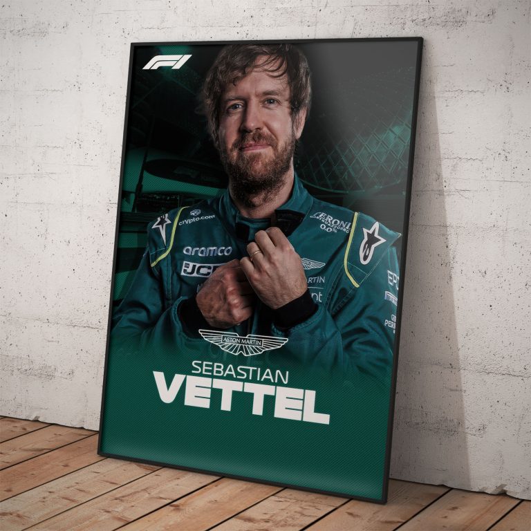 Plagát Sebastiana Vettela v kombinéze Aston Martin na kvalitnom pololesklom papieri