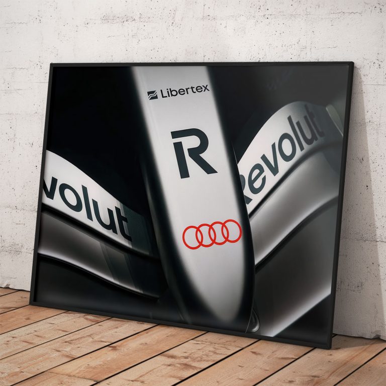 Plagát Audi F1 Tím na kvalitnom pololesklom papieri s voliteľným rámovaním