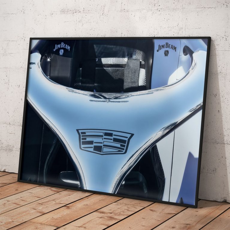 Cadillac Team Formula 1 popster s kvalitným pololesklým papierom a voliteľným rámovaním.