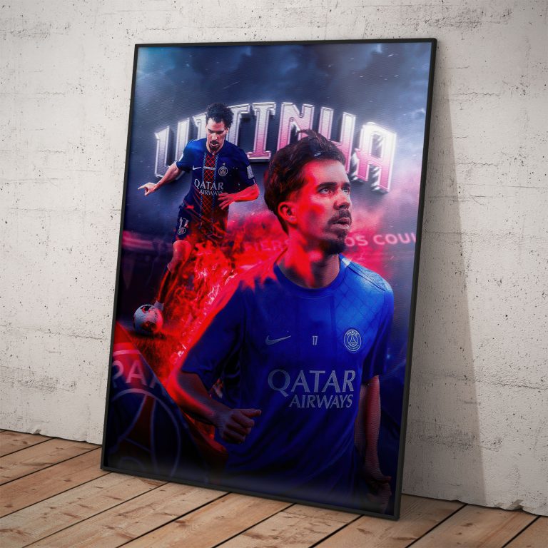 Poster Vítor Ferreira v drese Paris Saint-Germain na kvalitnom pololesklom papieri s voliteľným rámovaním.