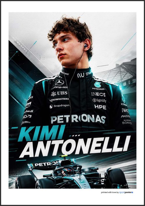 Plagát Kimi Antonelli v pretekárskej kombineéze Mercedes AMG PETRONAS F1 Team s monopostom Formuly 1 na trati.