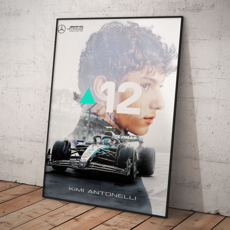 Umelecký plagát Kimi Antonelli s číslom 12 a monopostom Mercedes F1 v efektnej dvojitej expozícii pre sezónu 2026.