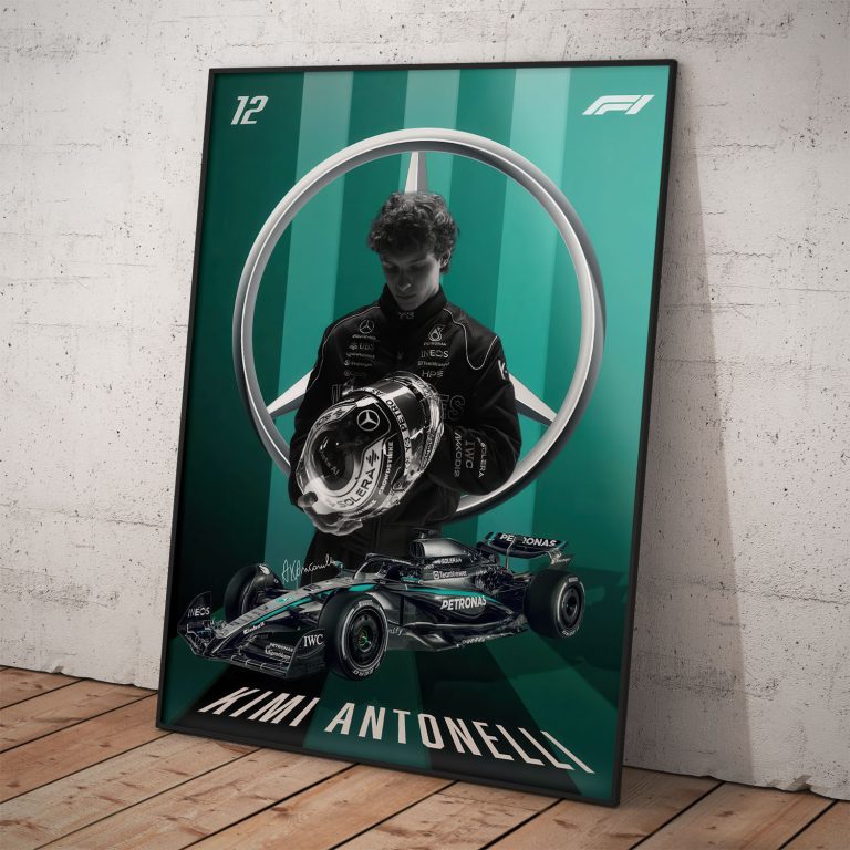 Plagát Kimi Antonelli s prilbou pred logom Mercedes-AMG, monopostom F1 a číslom 12 pre víťaznú sezónu 2026.