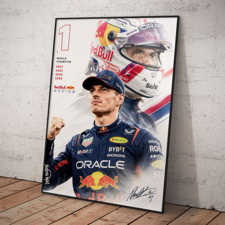 Šampiónsky plagát Max Verstappen v kombinéze Red Bull so zatatou päsťou, helmou a rokmis titulov 2021, 2022, 2023 a 2024.