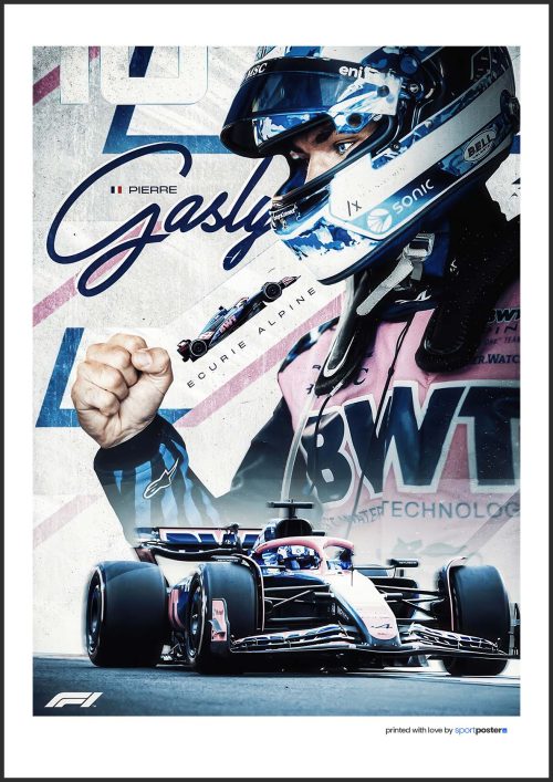 Umelecký grafický plagát Pierre Gasly s detailom helmy, zatatou päsťou a monopostom Alpine F1 na svetlom pozadí.