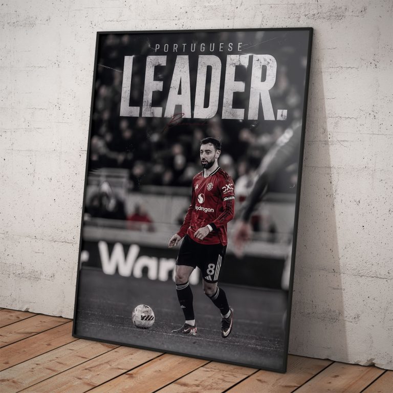 Futbalový plagát Bruno Fernandes s nápisom PORTUGUESE LEADER v drese Manchester United FC.